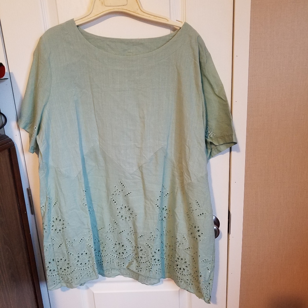 Woman's top - Picture 1 of 3